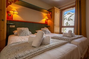 2 chambres, coffres-forts dans les chambres, bureau, Wi-Fi gratuit