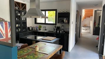 Køleskab, mikrobølgeovn, ovn, kogeplade