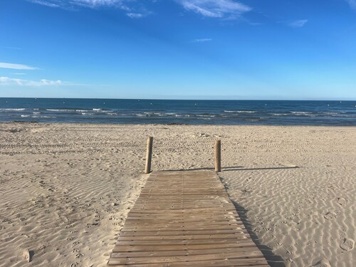 Magnificent villa with private pool and jacuzzi 100 m from the beach