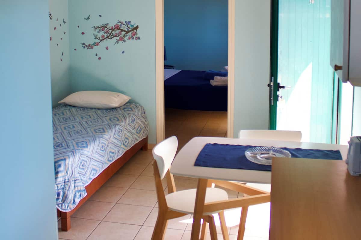 Estudio, vista al jardín | Wifi gratis y ropa de cama