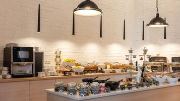 Desayuno buffet todos los días (PLN 90 por persona)