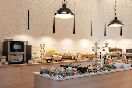 Tägliches Frühstücksbuffet gegen Gebühr. Grand Focus Hotel Szczecin