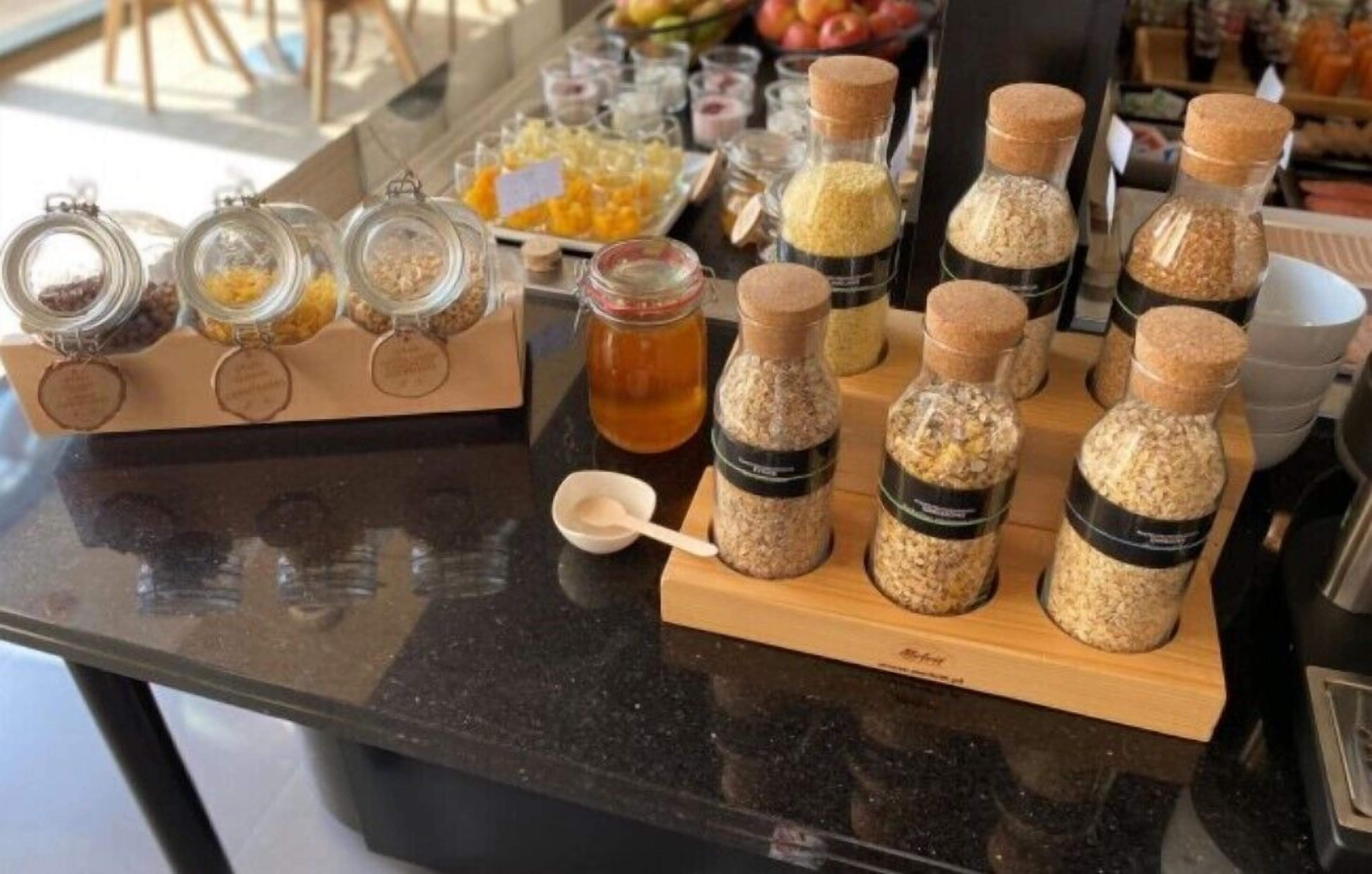 daily buffet breakfast (pln 90 per person)