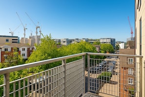 Standard Apartment | Balcony - Still Life King's Cross (London)