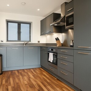 Standard Apartment | Private kitchen | Full-size fridge, microwave, oven, cookware/dishes/utensils - Still Life King's Cross (London)