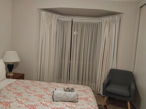 2 bedrooms, iron/ironing board, WiFi, bed sheets - Sweet Holiday Home by the Golf Course (Nicholls)