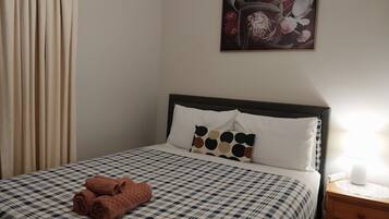 2 bedrooms, iron/ironing board, WiFi, bed sheets