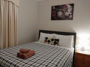 2 slaapkamers, een strijkplank/strijkijzer, wifi, beddengoed