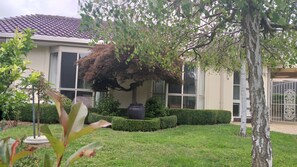 Property grounds - Sweet Holiday Home by the Golf Course (Nicholls)