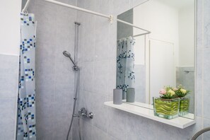 Apartment (Two Bedroom Apartment) | Bathroom | Shower, free toiletries, hair dryer, towels - Apartment Luka (Dubrovnik)
