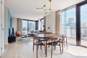 Room - Sonder at Britain Quay (Dublin)