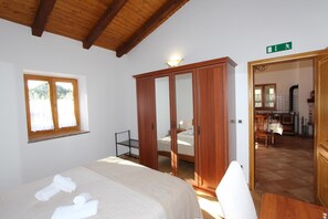 Maison, 1 chambre, terrasse, vue jardin | 1 chambre, Wi-Fi gratuit, draps fournis