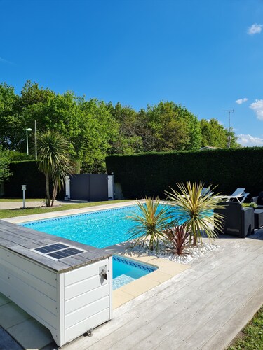 Heated swimming pool 4-star tourist accommodation 10mns walk from port Biganos