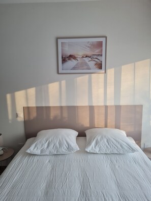 3 bedrooms, iron/ironing board, travel cot, free WiFi