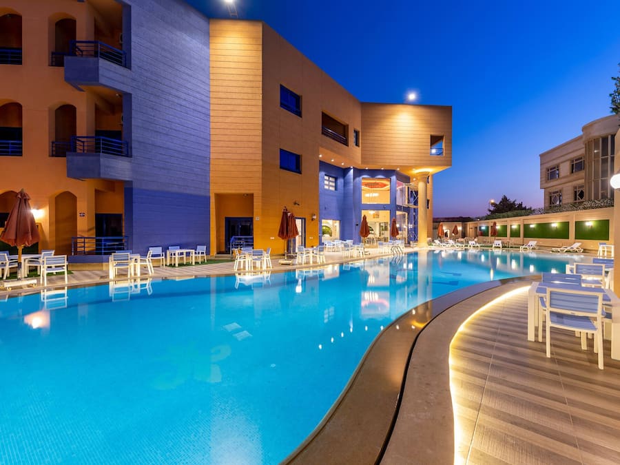 2 piscines extérieures