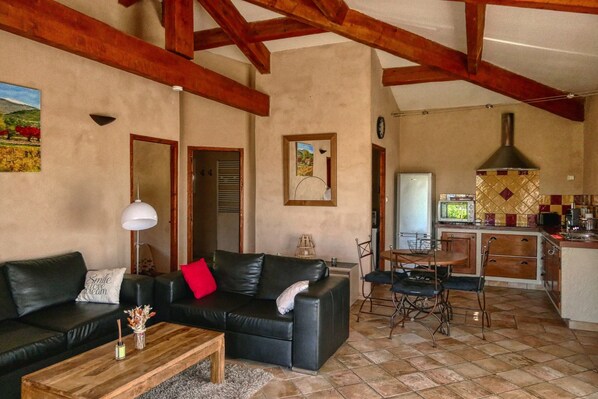 Living area - Air-conditioned 4-person villa with private heated pool (Bédoin)