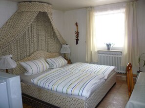 Free WiFi, bed sheets - Gasthaus - Pension Am Buchberg (Mönchsdeggingen)