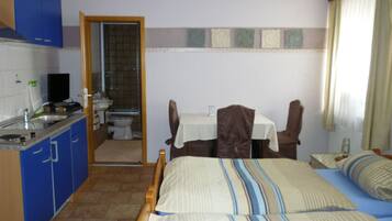 Double Room | Free WiFi, bed sheets