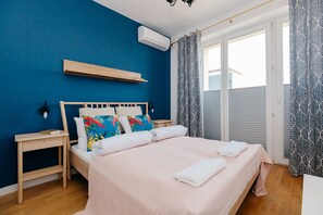3 bedrooms, individually decorated, individually furnished, desk