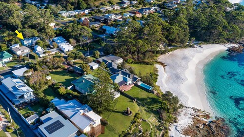 The Green Whaler, Hyams Beach