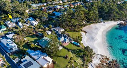 The Green Whaler, Hyams Beach