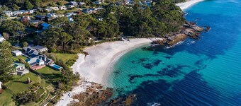 The Green Whaler, Hyams Beach