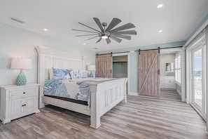 4 bedrooms, iron/ironing board, travel cot, free WiFi - Gorgeous Beach House Short walk to the beach (Navarre)
