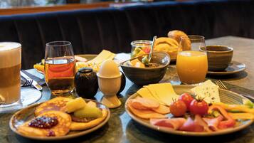Café da manhã com buffet todos os dias mediante uma taxa