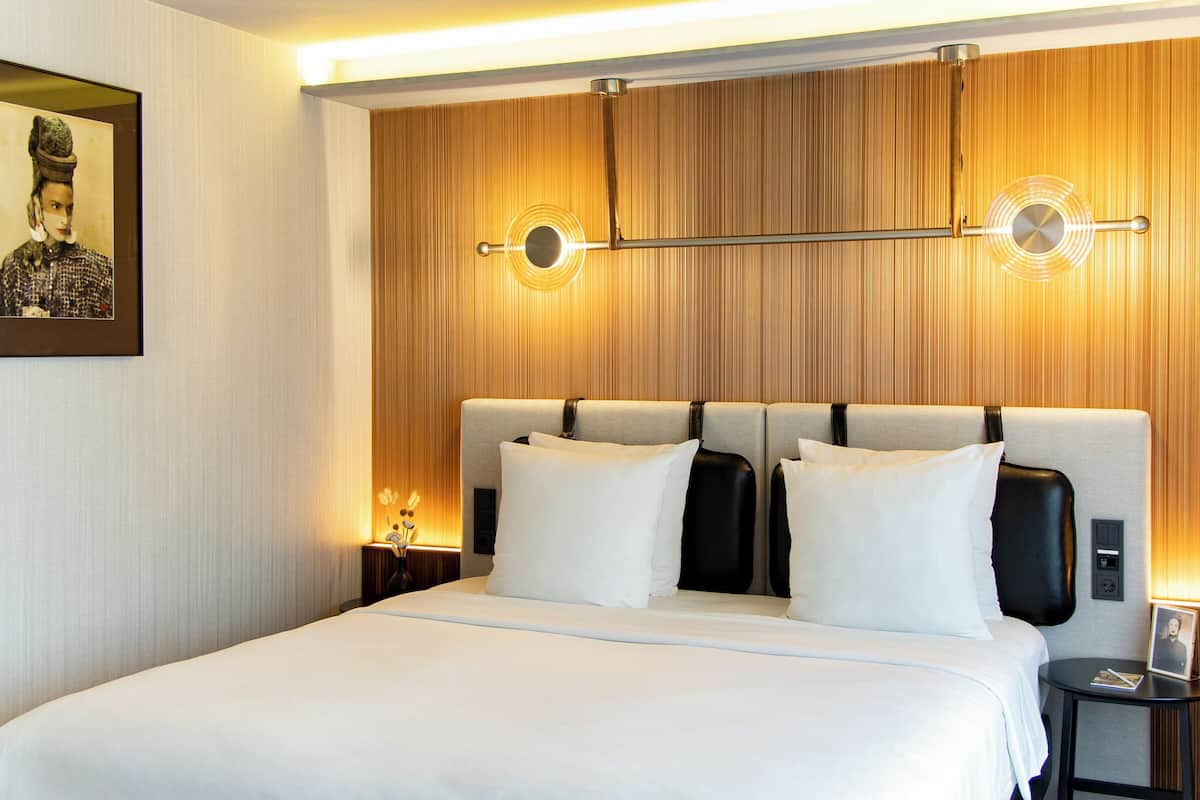 Deluxe Room, 1 Katil Kelamin (Double), City View | Peralatan tempat tidur hipoalergenik, bar mini