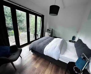 3 عدّة غرف نوم وواي فاي مجانًا وملاءات أسرّة