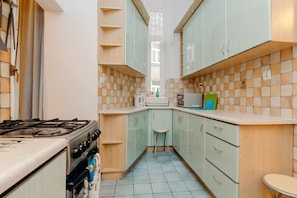 Comfort-Apartment | Eigene Küche | Großer Kühlschrank, Mikrowelle, Ofen, Herdplatte