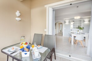 Dining - Marika's guest house Superior apartment near the beach (Chania)