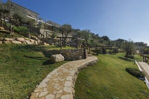 Property grounds - Villa Sardinialfonso 2- private pool and sea view over the Gulf of Cagliari (Sardegna)