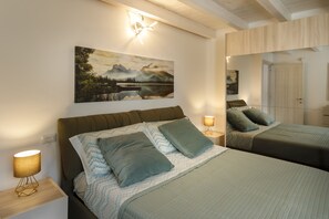 5 bedrooms, in-room safe, iron/ironing board, free WiFi - Villa Sardinialfonso 2- private pool and sea view over the Gulf of Cagliari (Sardegna)