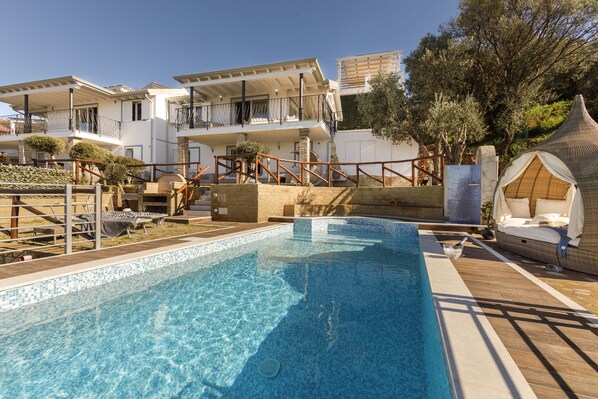 Outdoor pool - Villa Sardinialfonso 2- private pool and sea view over the Gulf of Cagliari (Sardegna)