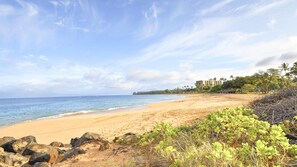 Beach nearby, sun-loungers, beach towels