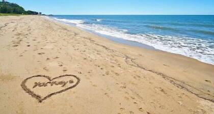 Just a short stroll to beautiful Yorkeys Knob beach