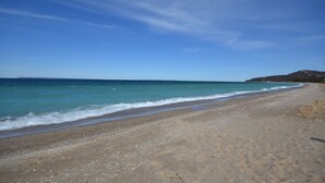 A beach with clear blue water and a sandy shore. - Modern home in Glen Arbor. Steam shower. Walk to lake. Air conditioning. (Glen Arbor)