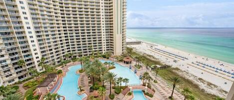 Una piscina techada, una piscina climatizada