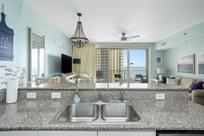 TV - Beachfront 2BR+BUNK Decorated! Shores of Panama (Pa)