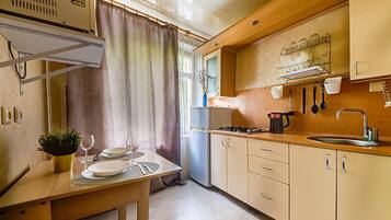 Apartment | Eigene Küche | Großer Kühlschrank, Mikrowelle, Ofen, Herdplatte