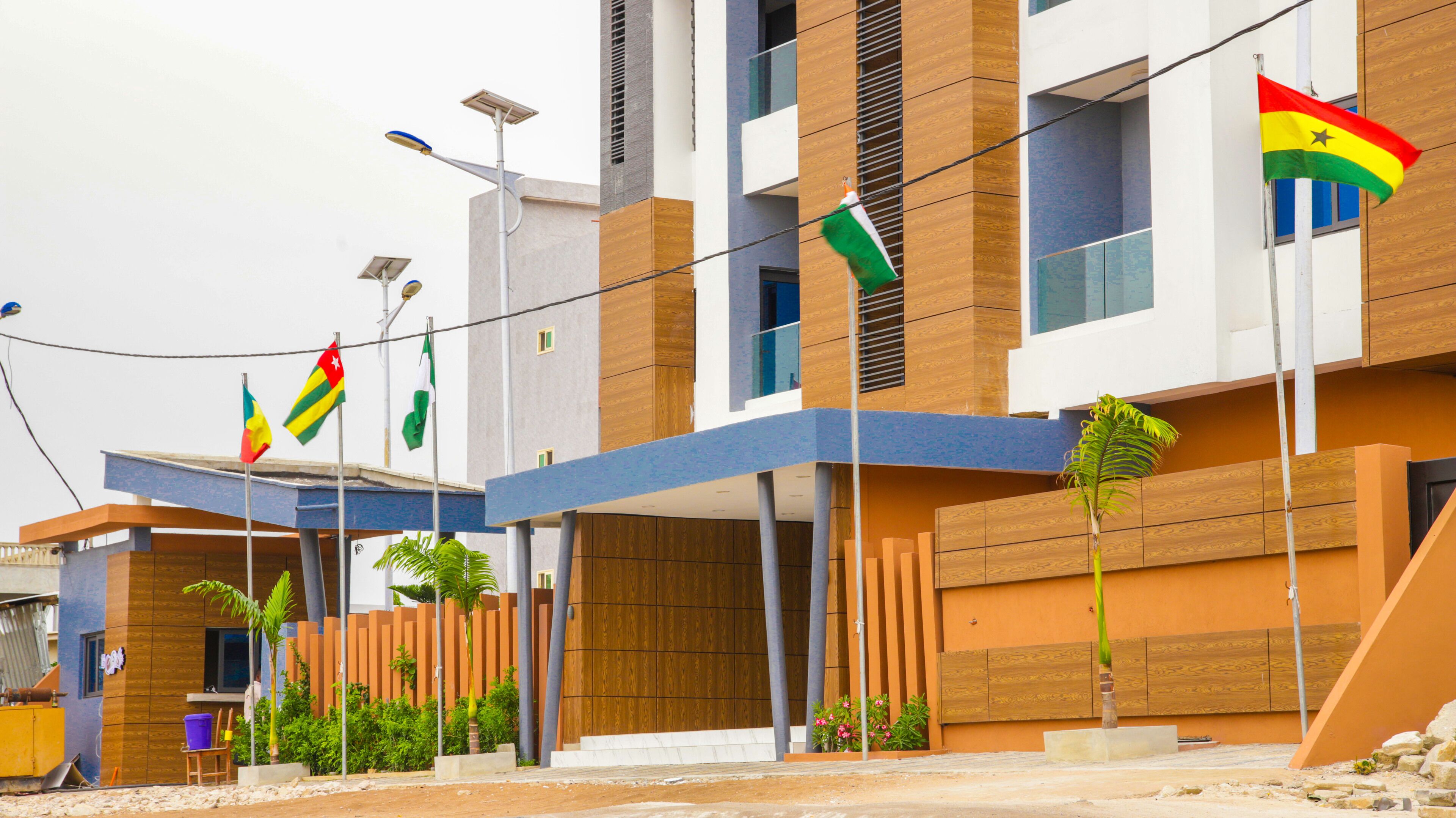 Vista frontal de la propiedad