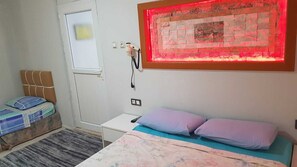Laptopgeeigneter Arbeitsplatz, schallisolierte Zimmer