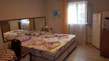 Laptop workspace, soundproofing, iron/ironing board, WiFi (free)