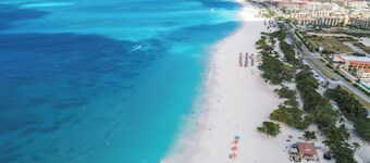Top Spot: 1BR w Private Patio near Palm Beach