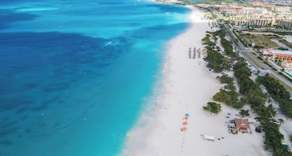 Top Spot: 1BR w Private Patio near Palm Beach