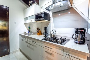 Fridge, microwave, stovetop, coffee/tea maker