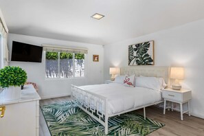 5 bedrooms, desk, iron/ironing board, WiFi