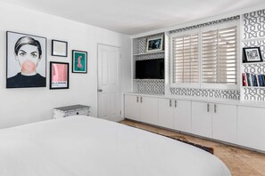 5 bedrooms, desk, iron/ironing board, free WiFi