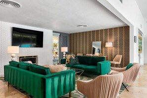 Smart TV, chimenea y futbolito 